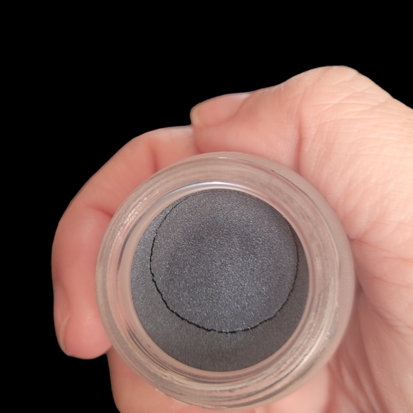 Younique Splurge Cream Shadow Ferocious - Picture 2 of 8